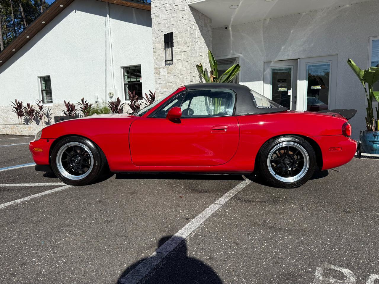 Used 1999 MAZDA MX-5 Miata 10th Anniversary Edition RWD image 2