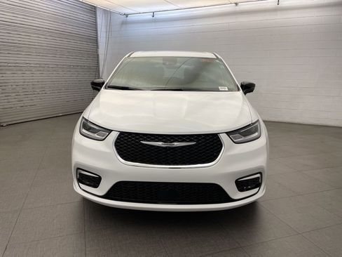 New 2026 Chrysler Pacifica Select FWD image 6