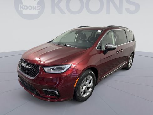 Used 2023 Chrysler Pacifica Limited image 1
