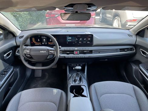 Used 2025 Kia K4 LXS image 32