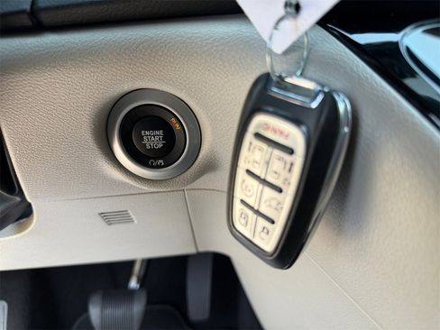 Certified 2023 Chrysler Pacifica Touring-L image 31