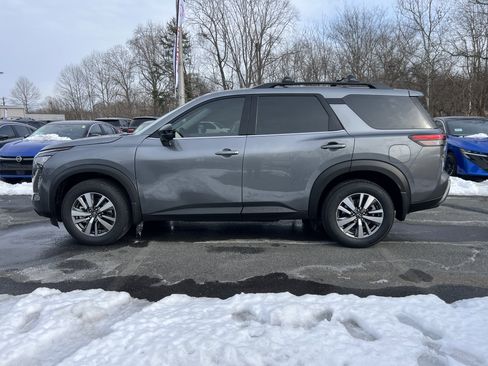 New 2026 Nissan Pathfinder SL image 2
