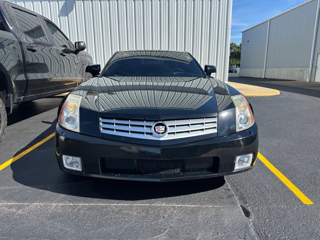 Used 2005 Cadillac XLR RWD image 3