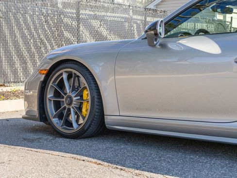 Used 2018 Porsche 911 GT3 RWD image 16