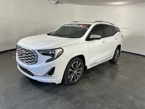 Used 2018 GMC Terrain Denali w/ Advanced Safety Package FWD image 4