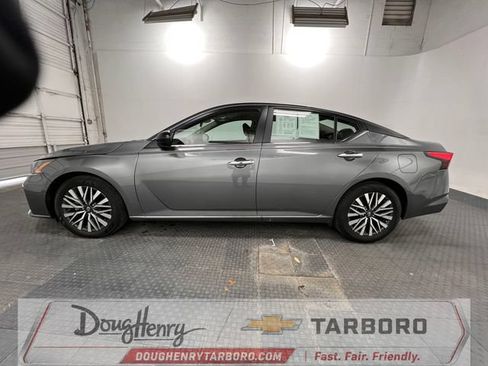 Used 2025 Nissan Altima 2.5 SV FWD image 5