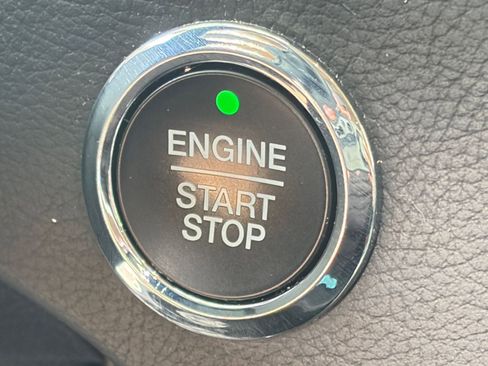 Used 2024 Ford Edge SEL image 18