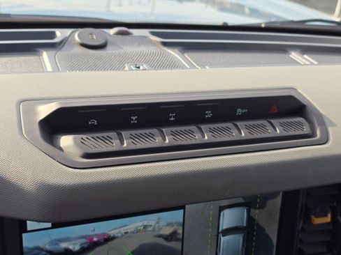 Used 2021 Ford Bronco Badlands image 39