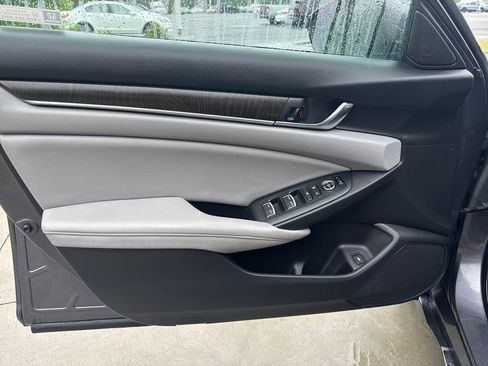 Used 2018 Honda Accord EX image 13
