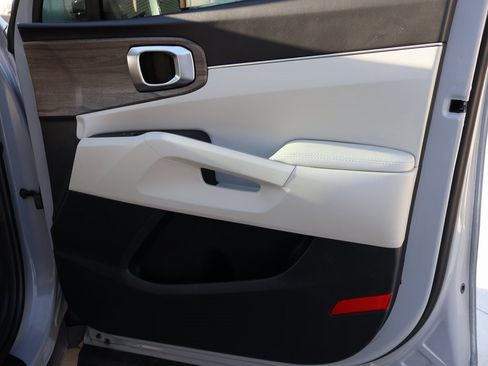 Used 2023 Kia Sorento X-Line EX image 8