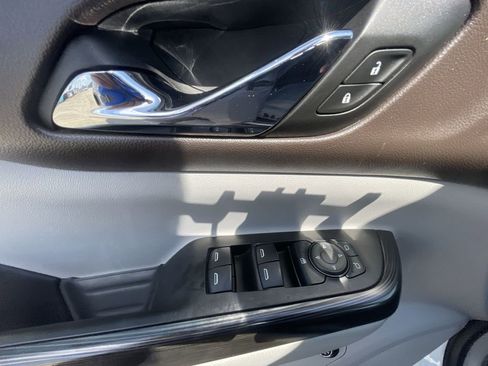 Certified 2018 GMC Acadia SLT w/ LPO, Floor Liner Package FWD image 24