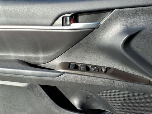 Used 2024 Toyota Camry SE image 31