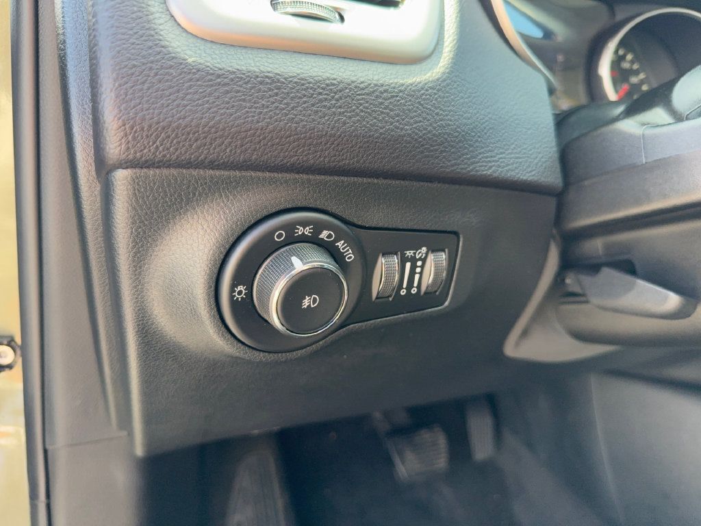 Used 2018 Jeep Compass Latitude w/ Popular Equipment Group AWD/4WD image 15
