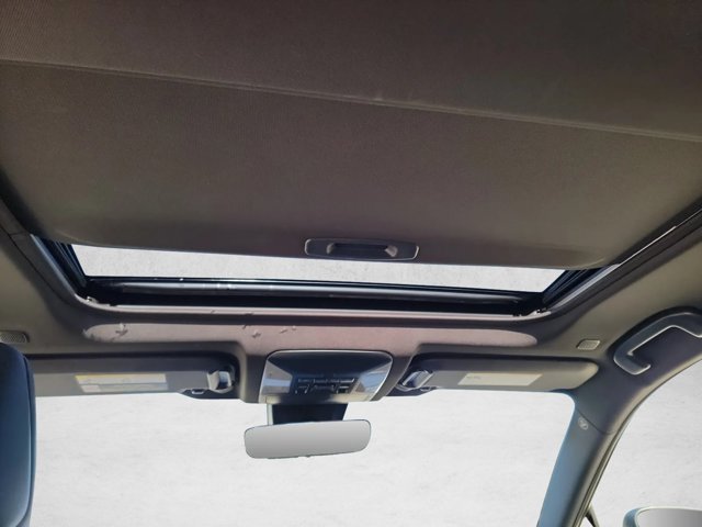Used 2025 Toyota RAV4 XSE AWD/4WD image 21