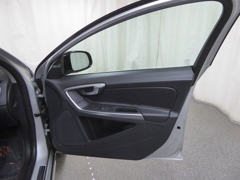 Used 2015 Volvo V60 T5 Cross Country w/ Convenience Package image 26