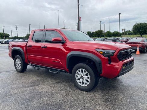 Used 2025 Toyota Tacoma TRD Off-Road AWD/4WD image 3