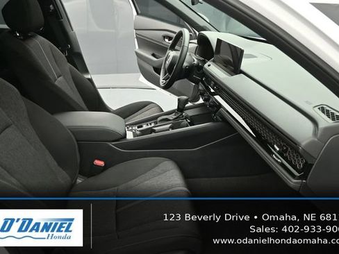 Used 2025 Honda Accord Sport image 40