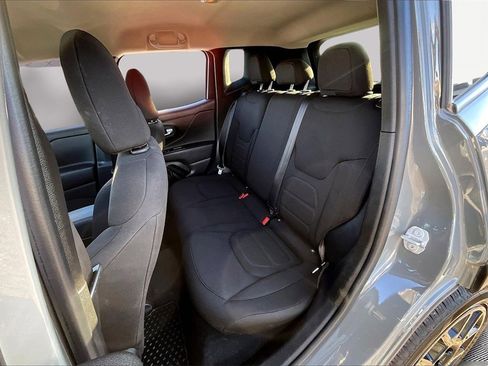 Used 2022 Jeep Renegade Latitude image 26