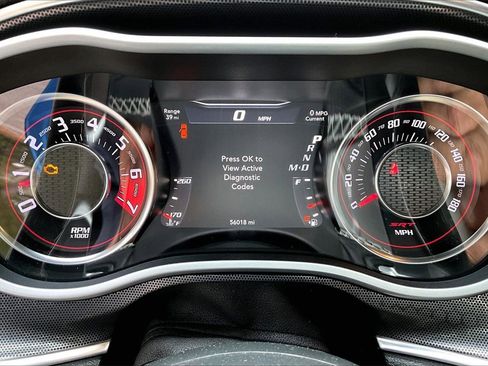 Used 2015 Dodge Challenger SRT image 11