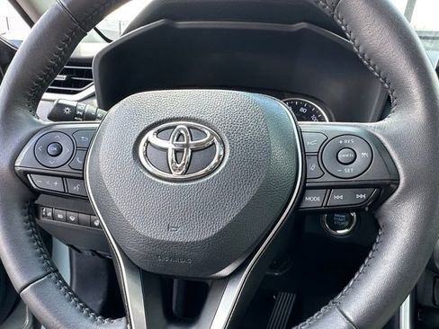 Used 2022 Toyota RAV4 XLE Premium AWD/4WD image 18