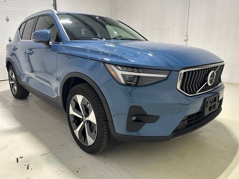 Used 2024 Volvo XC40 B5 Plus w/ Protection Package Premier AWD/4WD image 8