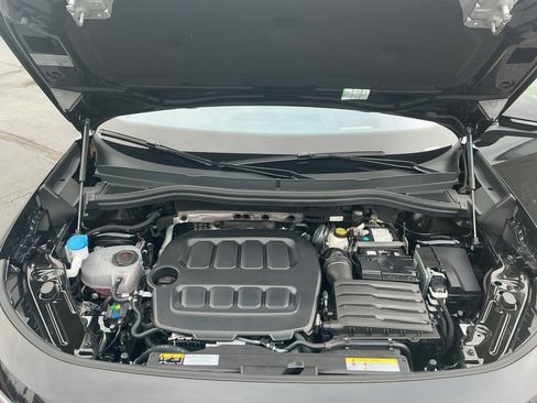 Certified 2025 Volkswagen Tiguan SEL R-Line image 19