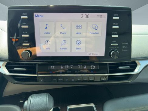 Used 2021 Toyota Sienna XLE FWD image 20