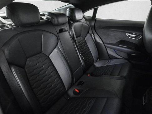 Used 2024 Audi e-tron GT Premium Plus image 21