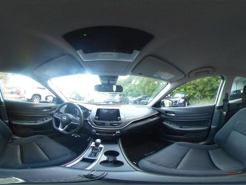Used 2025 Nissan Altima 2.5 SV FWD image 41