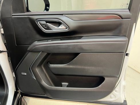 Used 2022 Chevrolet Suburban RST w/ Sport Performance Package image 30