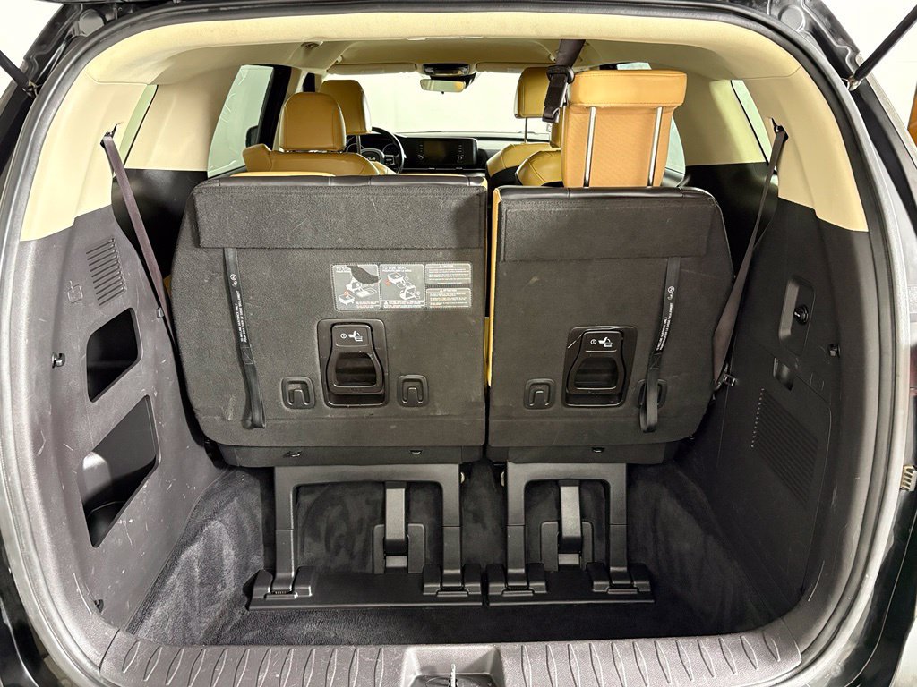 Used 2022 Kia Carnival LX FWD image 17