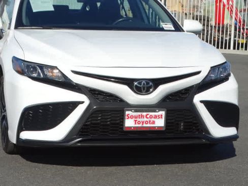 Certified 2022 Toyota Camry SE image 4