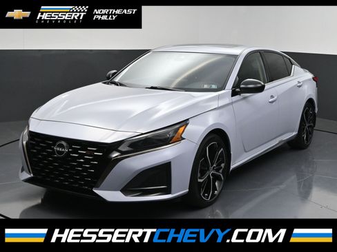 Used 2023 Nissan Altima 2.5 SR w/ SR Premium Package FWD image 1