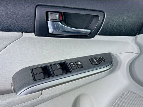 Used 2012 Toyota Camry XLE w/ Leather Pkg image 23