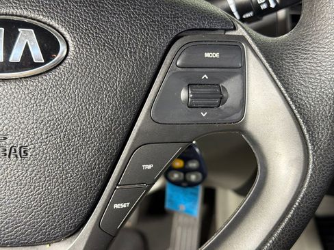 Used 2015 Kia Forte LX FWD image 25