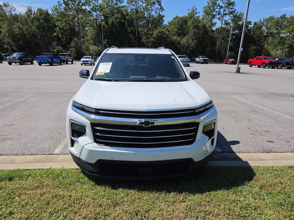 Used 2025 Chevrolet Traverse LT w/ Sun and Wheel Package FWD image 2