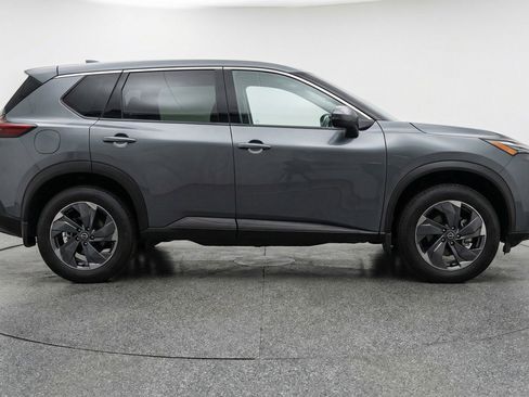 Used 2025 Nissan Rogue SV image 11