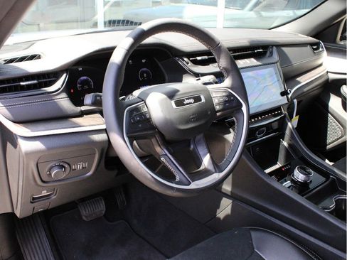 Used 2026 Jeep Grand Cherokee Altitude AWD/4WD image 12