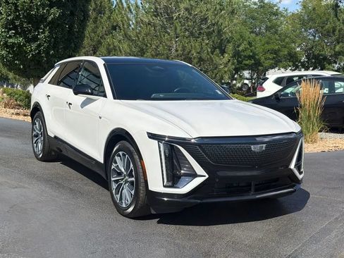 Used 2024 Cadillac Lyriq Sport AWD/4WD image 3