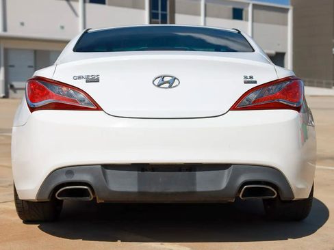 Used 2013 Hyundai Genesis 3.8 image 7