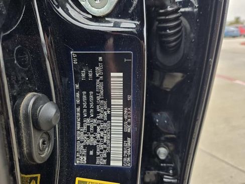 Used 2017 Toyota Highlander SE image 27