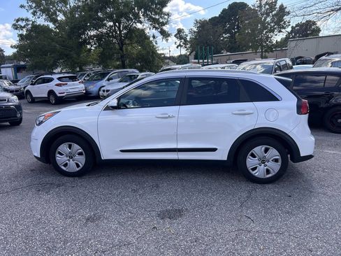 Used 2017 Kia Niro LX image 5