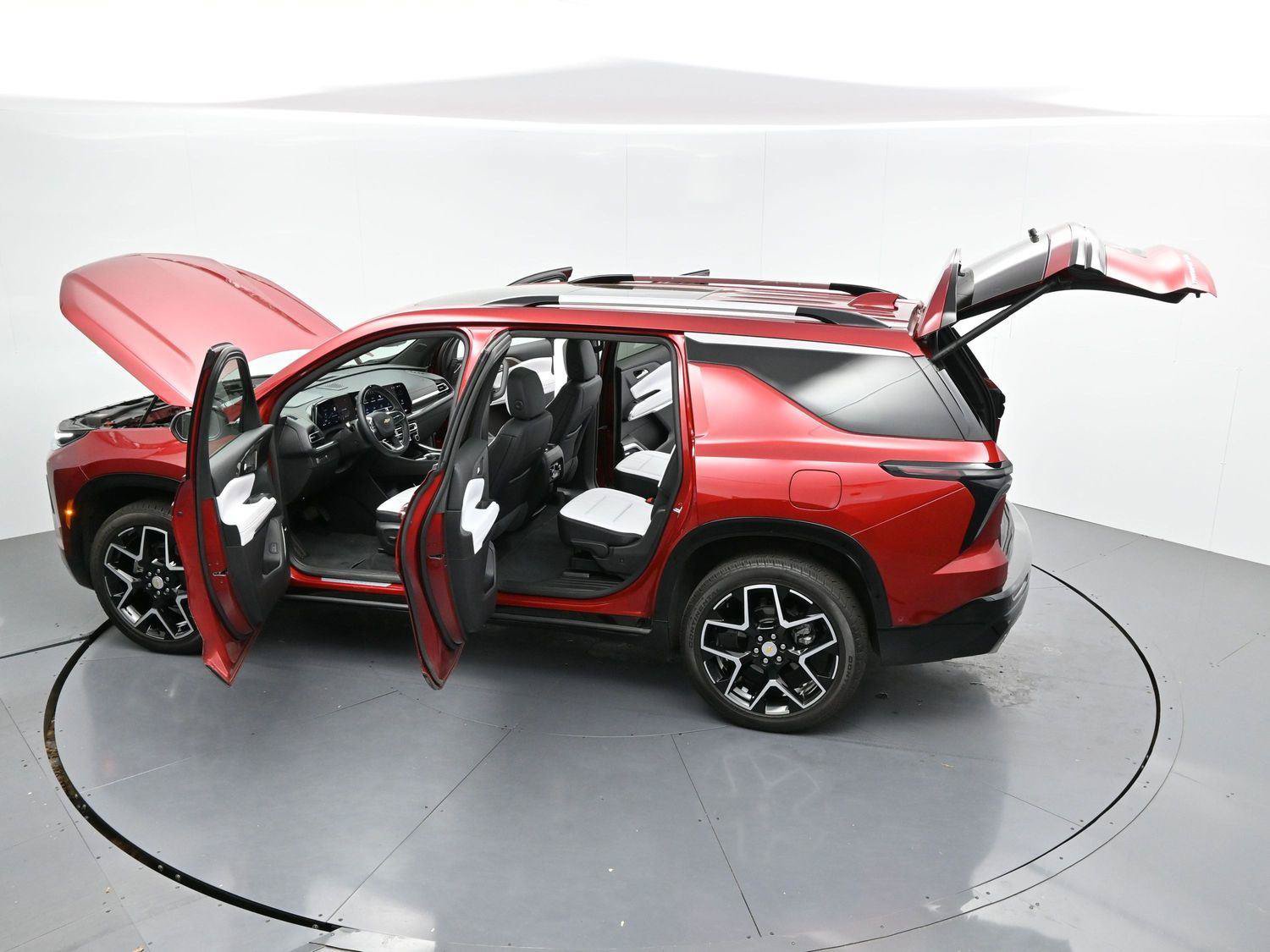 Used 2025 Chevrolet Traverse High Country AWD/4WD image 48