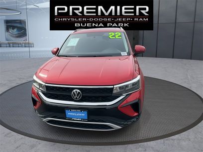 Used 2022 Volkswagen Taos SE w/ Panoramic Sunroof Package