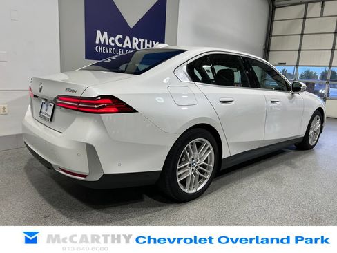 Used 2025 BMW 530i xDrive w/ Premium Package AWD/4WD image 5
