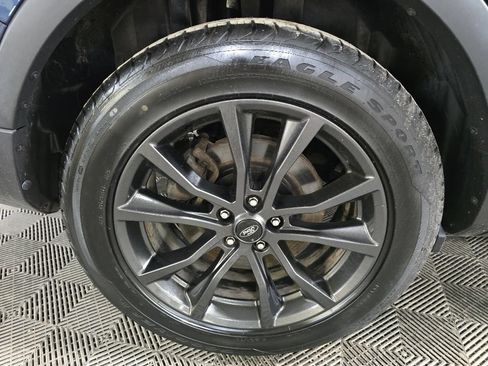 Used 2017 Ford Explorer XLT w/ Equipment Group 202A FWD image 13