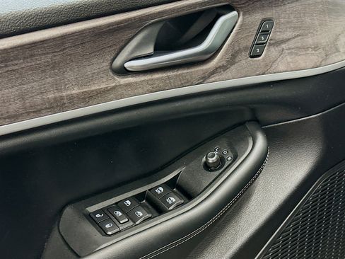 Used 2023 Jeep Grand Cherokee L Limited w/ Luxury Tech Group II image 15