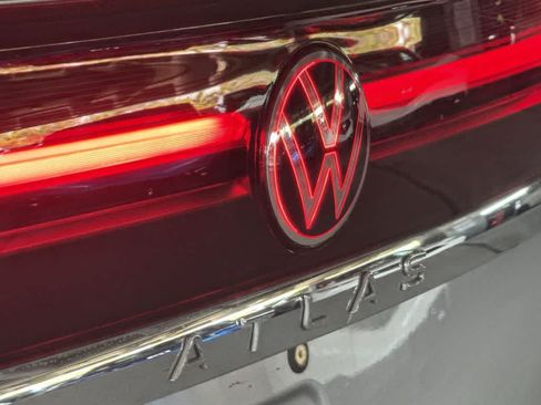 Certified 2024 Volkswagen Atlas Cross Sport SE FWD image 10