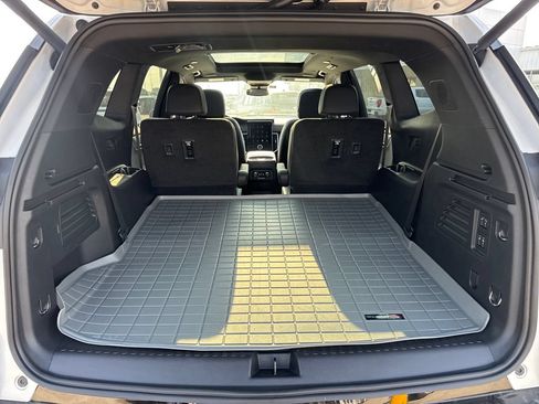 Used 2025 GMC Acadia Denali FWD image 5