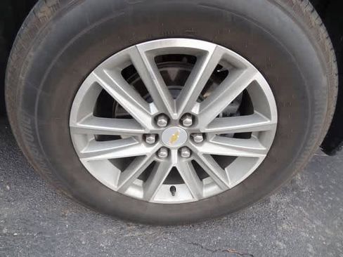 Used 2023 Chevrolet Traverse LT image 22